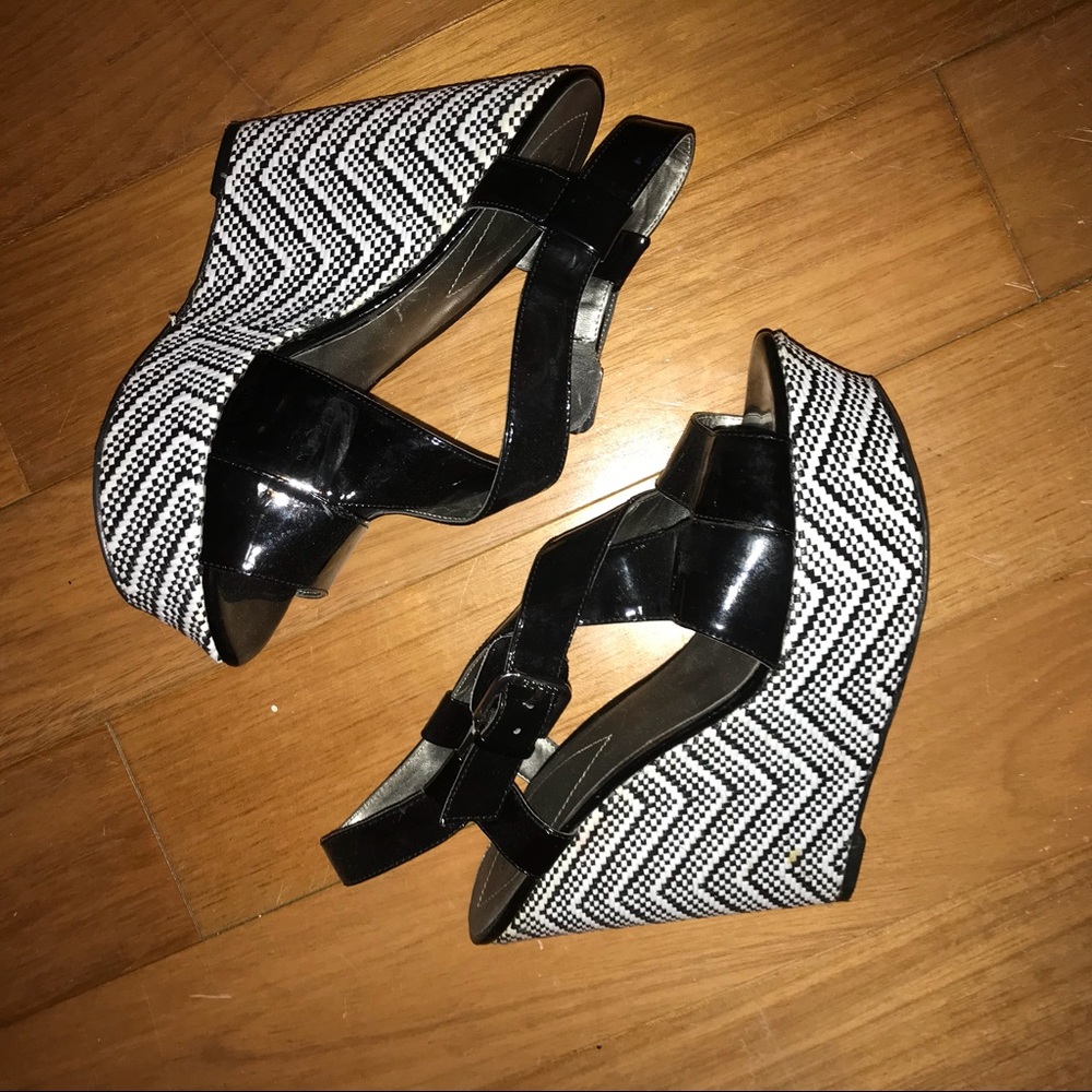 Black & White Wedges